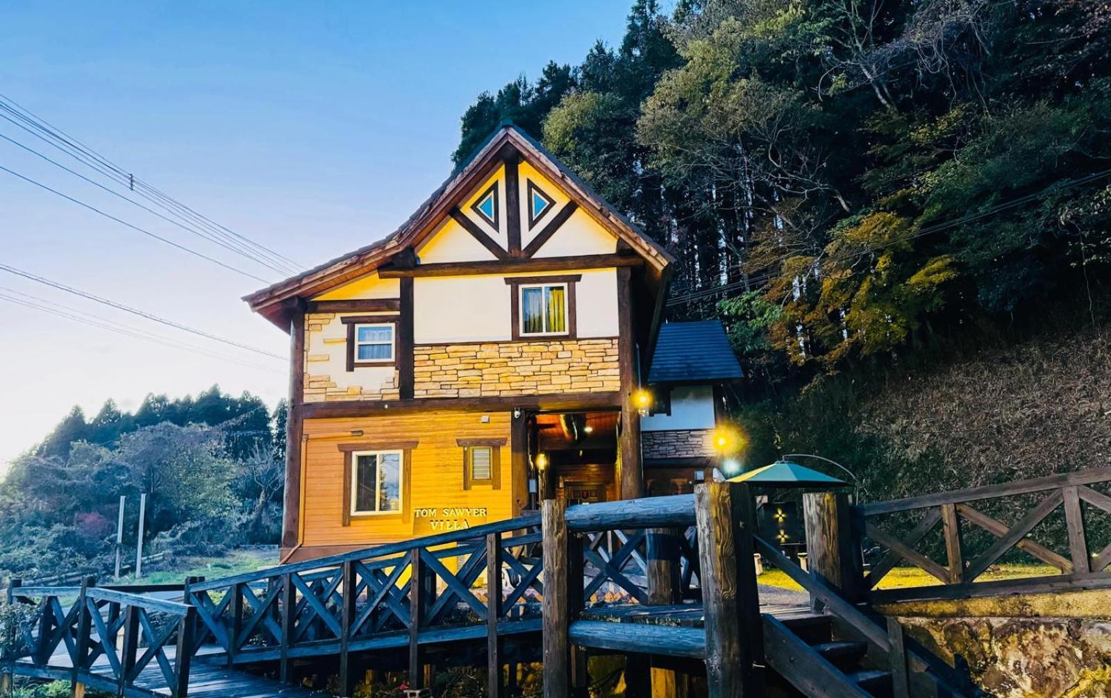Yufuin Log House No Yado Tom Sawyer Hotel Exterior photo